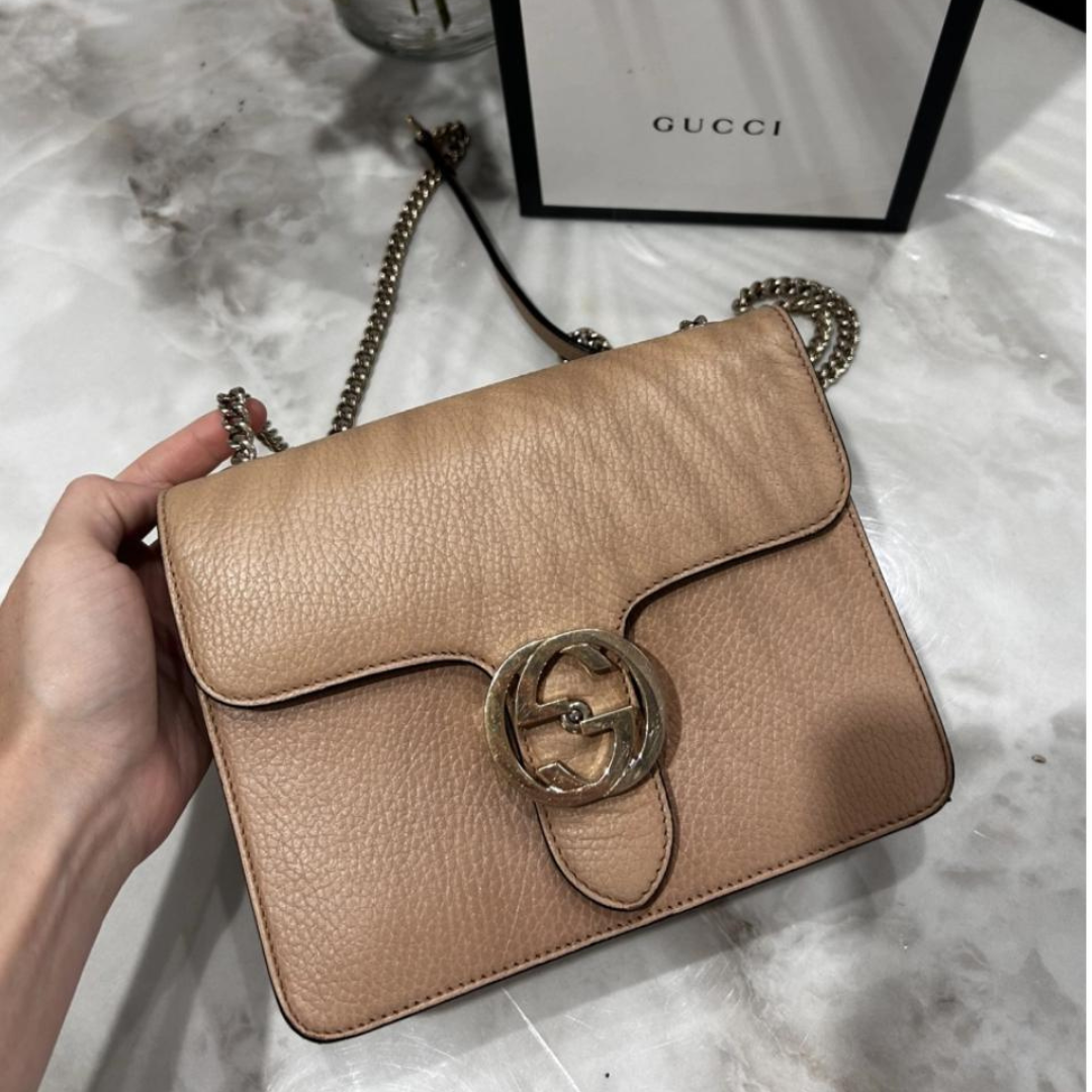 BOLSA GUCCI INTERLOCKING PEQUENA BEGE