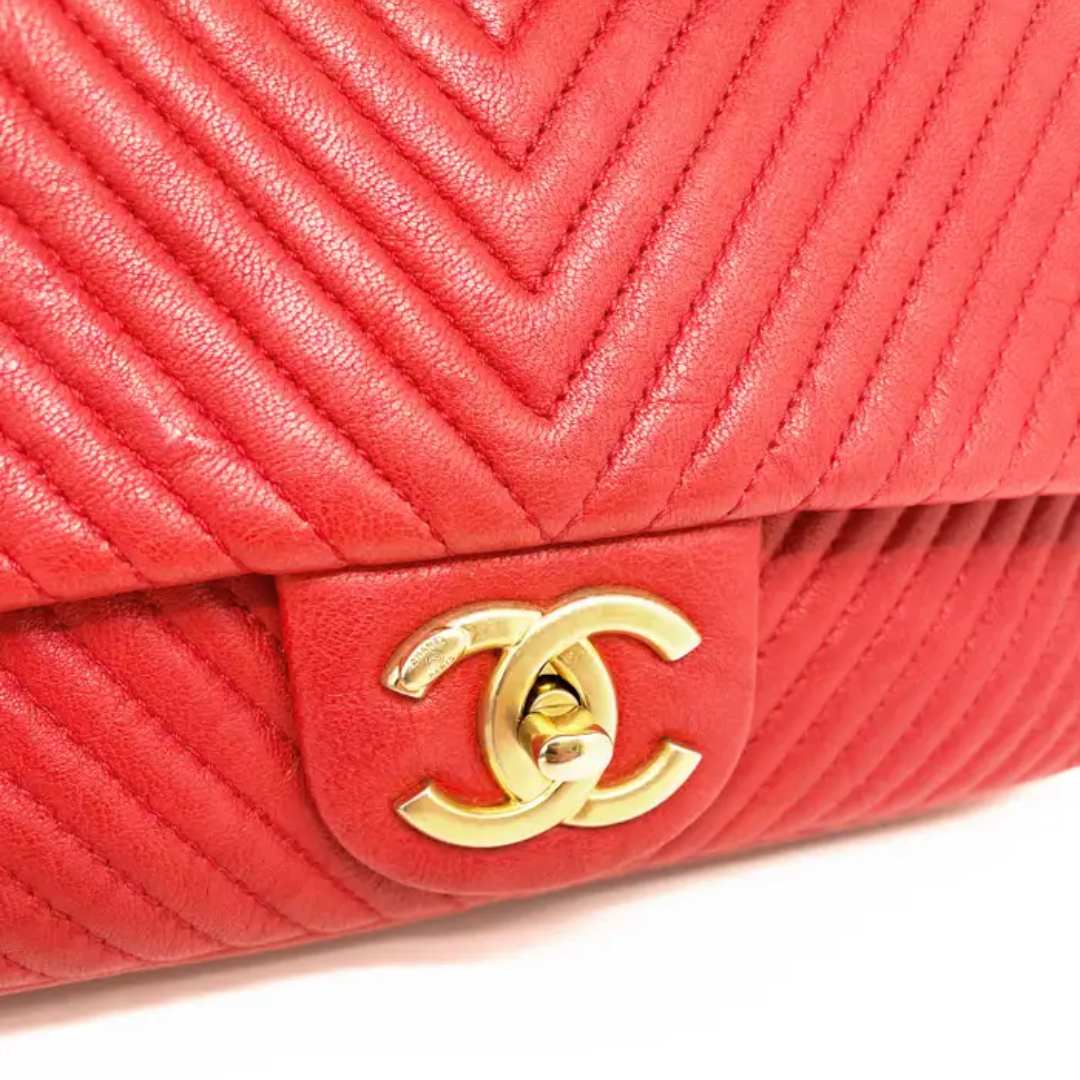 CHANNEL CHEVRON SMALL FLAP BAG